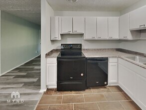 5906 Pineglen Ct in Riverdale, GA - Building Photo - Building Photo