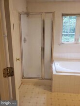 13659 St Johns Wood Pl in Herndon, VA - Building Photo - Building Photo