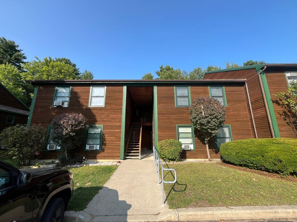 25 Baycrest Dr in South Burlington, VT - Building Photo