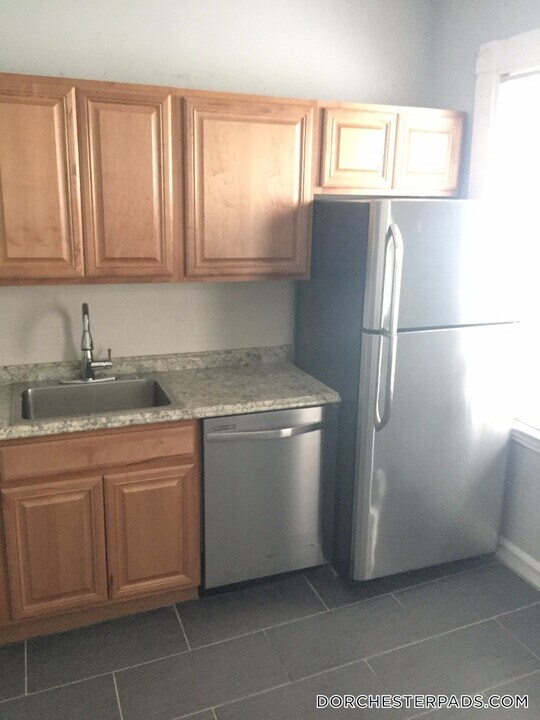 10 Wave Ave in Boston, MA - Building Photo