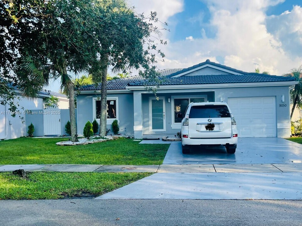 9050 NW 192nd Terrace in Hialeah, FL - Building Photo