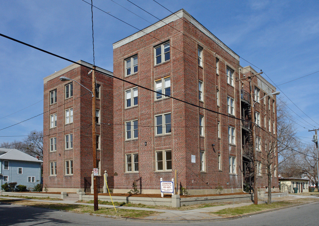 Herman Court Condominiums in Norfolk, VA - Building Photo