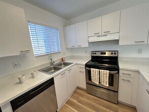 6255 SW Kendale Lakes Cir in Miami, FL - Building Photo - Building Photo