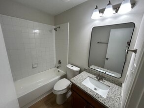 16782 Fallen Timbers Dr in Conroe, TX - Building Photo - Building Photo