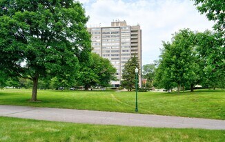 1620 E Broad St, Unit 603 in Columbus, OH - Building Photo