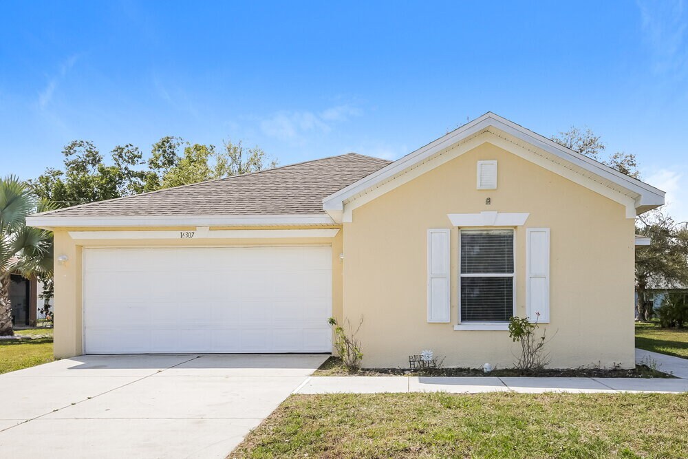 16307 Maya Cir in Punta Gorda, FL - Building Photo