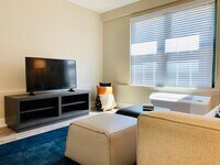 The Maynard at 2545 W Fitch photo'