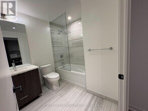 8 Interchange Wy in Vaughan, ON - Building Photo - Building Photo