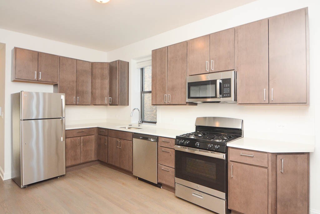 2350 N Kimball Ave, Unit G05C in Chicago, IL - Building Photo