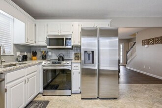 24 Magnolia Ct in Rydal, GA - Foto de edificio - Building Photo