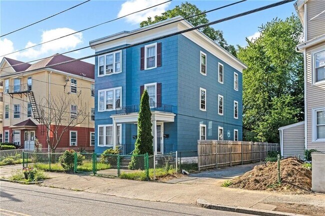 266 Sayles Ave in Pawtucket, RI - Building Photo - Building Photo