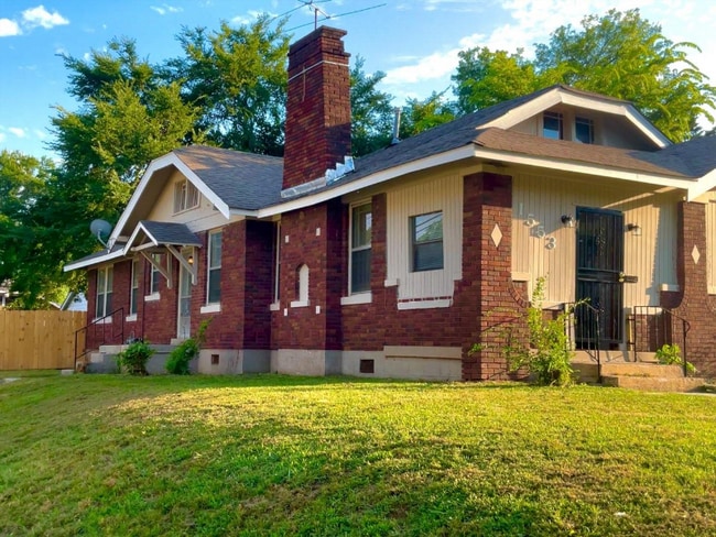 property at 1553 E McLemore Ave