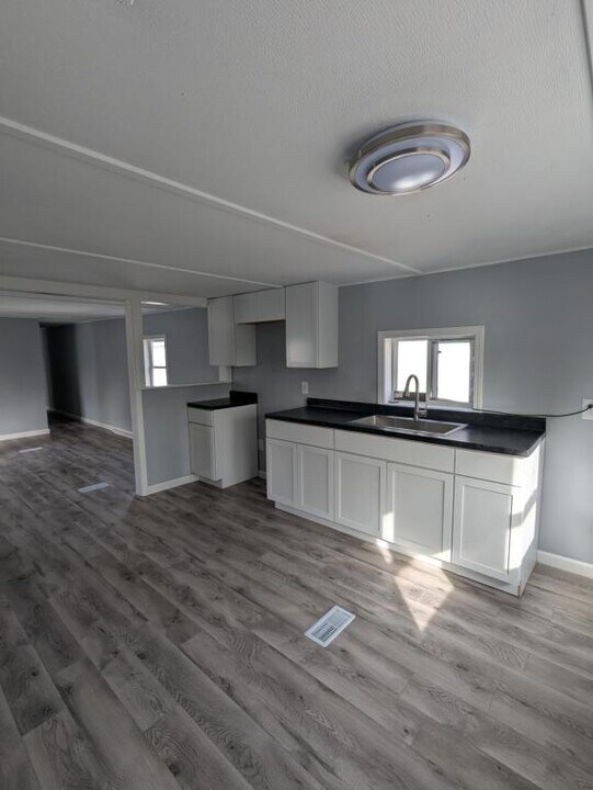 611 W Matthews St in Chillicothe, IL - Building Photo