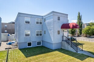 1617 34 Av SW in Calgary, AB - Building Photo