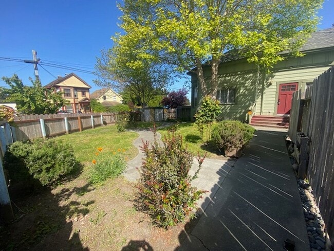 1021 E St in Eureka, CA - Building Photo - Building Photo