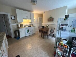 17 Usher Rd in Medford, MA - Building Photo - Building Photo
