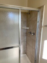 13902 Glenn Dr in Whittier, CA - Foto de edificio - Building Photo