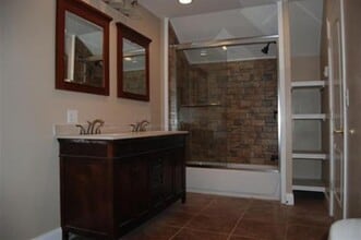 265 Main St, Unit Apt A in Binghamton, NY - Foto de edificio - Building Photo