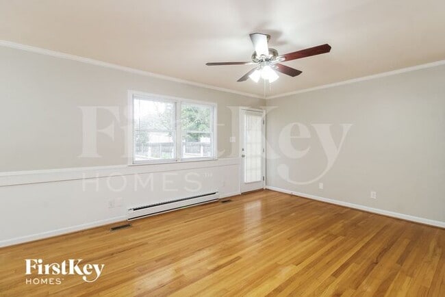1102 Pitt Pl in Greensboro, NC - Building Photo - Building Photo