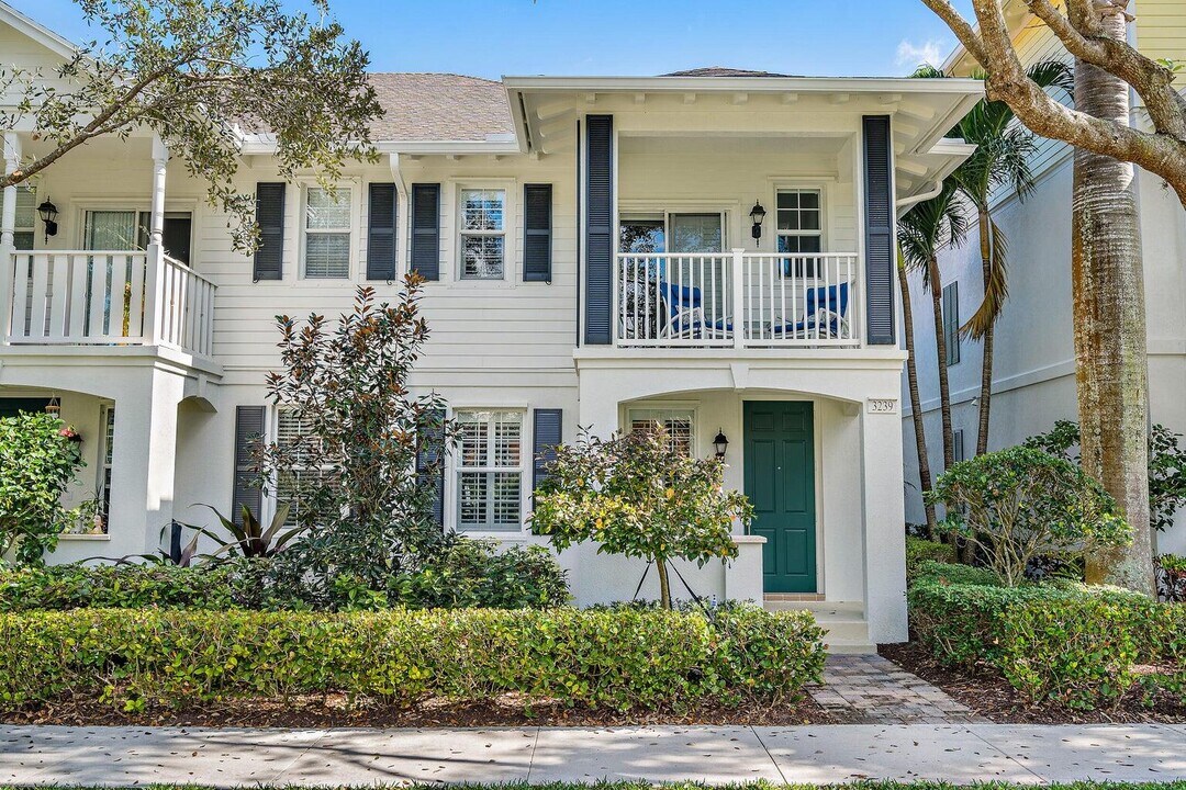3239 E Community Dr in Jupiter, FL - Building Photo