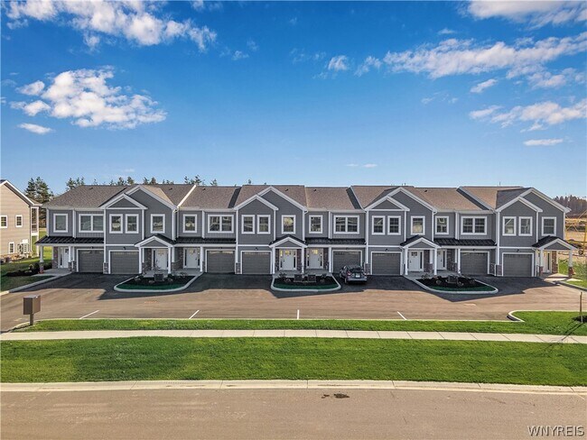 3385 Cedar Vly Wy in Hamburg, NY - Building Photo - Building Photo