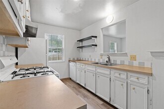 1304 Delano St in Austin, TX - Building Photo - Building Photo