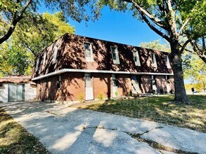 8804 Kaill Rd in Pleasant Valley, MO - Building Photo - Building Photo