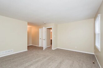 501 Brookwood Trail in McHenry, IL - Building Photo - Building Photo