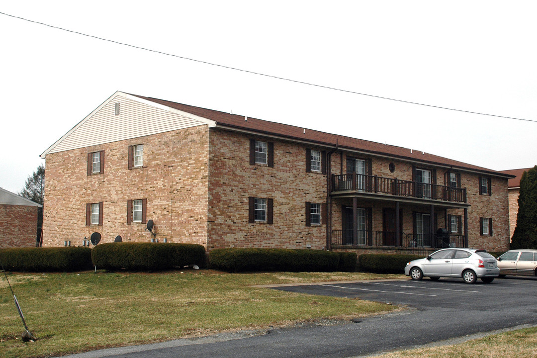 Creston Apartments in Camp Hill, PA - Building Photo