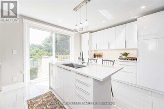 26 Leyton Ave in Toronto, ON - Building Photo - Building Photo