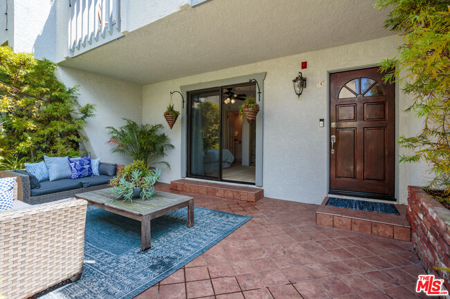 106 S Lucia Ave in Redondo Beach, CA - Building Photo - Building Photo