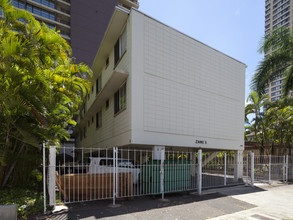 437 Namahana St in Honolulu, HI - Building Photo - Building Photo