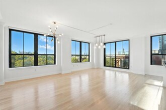 1025 Maxwell Ln in Hoboken, NJ - Building Photo - Building Photo