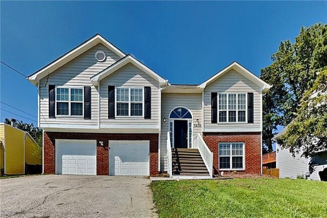 property at 5450 Princeton Oaks Dr