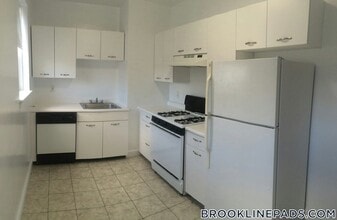 37 Auburn St, Unit 6 in Brookline, MA - Building Photo - Building Photo