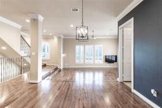 2803 Clinton Dr in Houston, TX - Building Photo - Building Photo