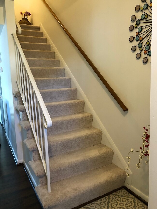 4240 Embassy Dr in Woodbridge, VA - Foto de edificio - Building Photo