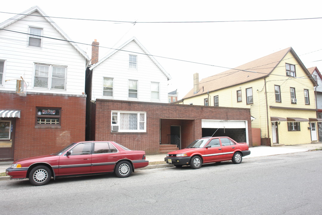 175 Broad St in Perth Amboy, NJ - Building Photo