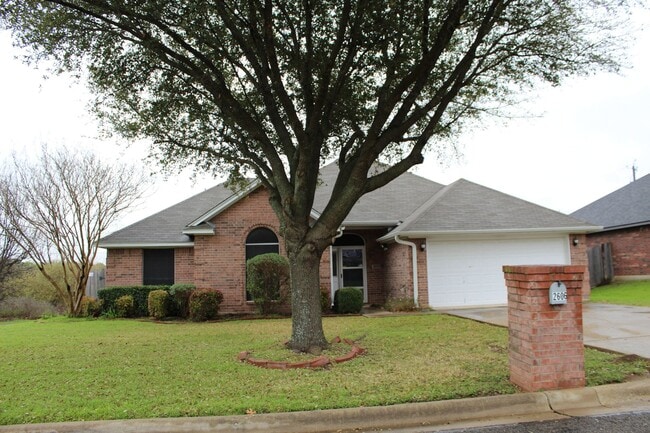 property at 2606 Kneese Dr