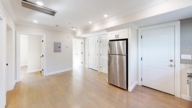 33 Merriam St, Unit #2 in Somerville, MA - Foto de edificio - Building Photo