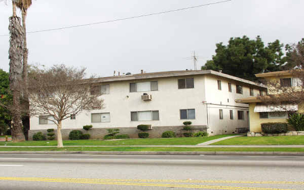 464 N Garfield Ave in Montebello, CA - Building Photo