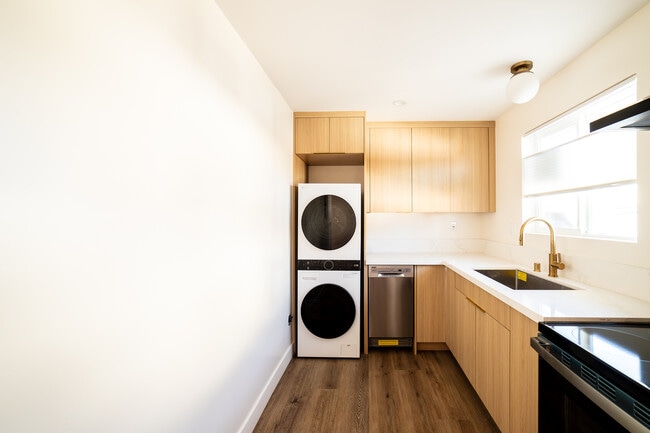 property at 1346 S Dunsmuir Ave