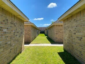 1303 E Coyote St, Unit 1 in Pharr, TX - Building Photo - Building Photo