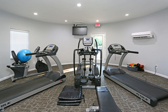 Aspen Run I and II in Tallahassee, FL - Building Photo - Interior Photo