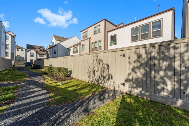 817 Kamano Ave in Houston, TX - Building Photo - Building Photo