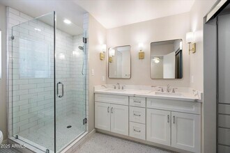 5019 E Rovey Ave in Paradise Valley, AZ - Building Photo - Building Photo