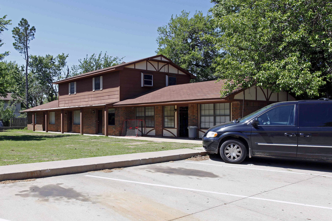 1926 Cherry Stone St in Norman, OK - Building Photo