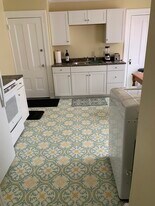 39 Ohio St, Unit Fully furnished 2 bedroom in Bangor, ME - Building Photo