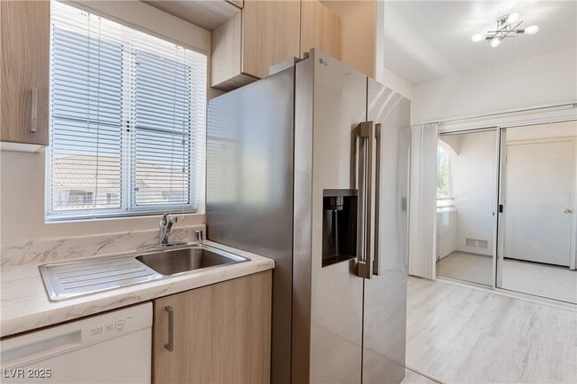 1301 Red Gable Ln in Las Vegas, NV - Building Photo - Building Photo