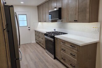 107 Morristown Ln in Costa Mesa, CA - Building Photo - Building Photo